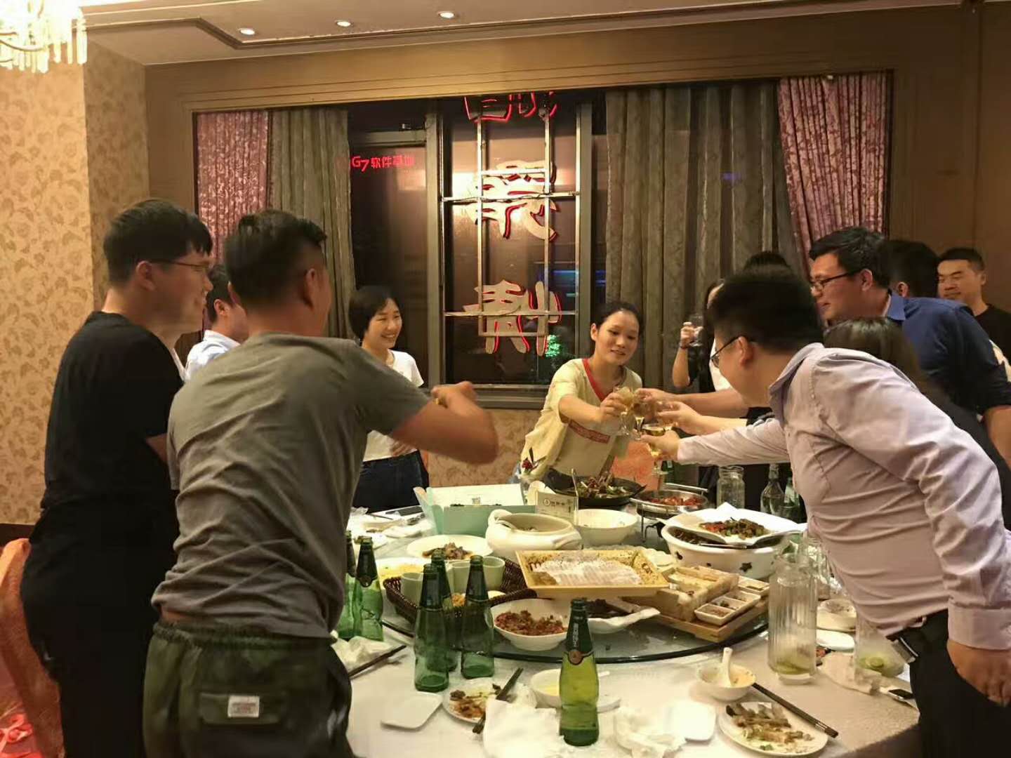 美金 女神过生日啦,聚餐!!!